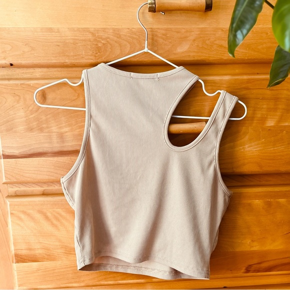 SHEIN Ribbed Crop Top w/ Cutout ✨ - Picture 2 of 3